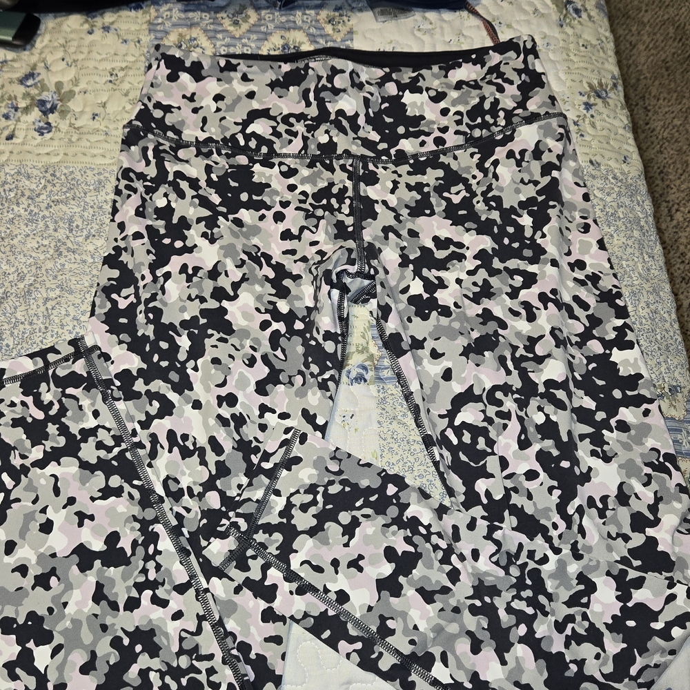 Victoria Knockout  Black and Gray Leggings
